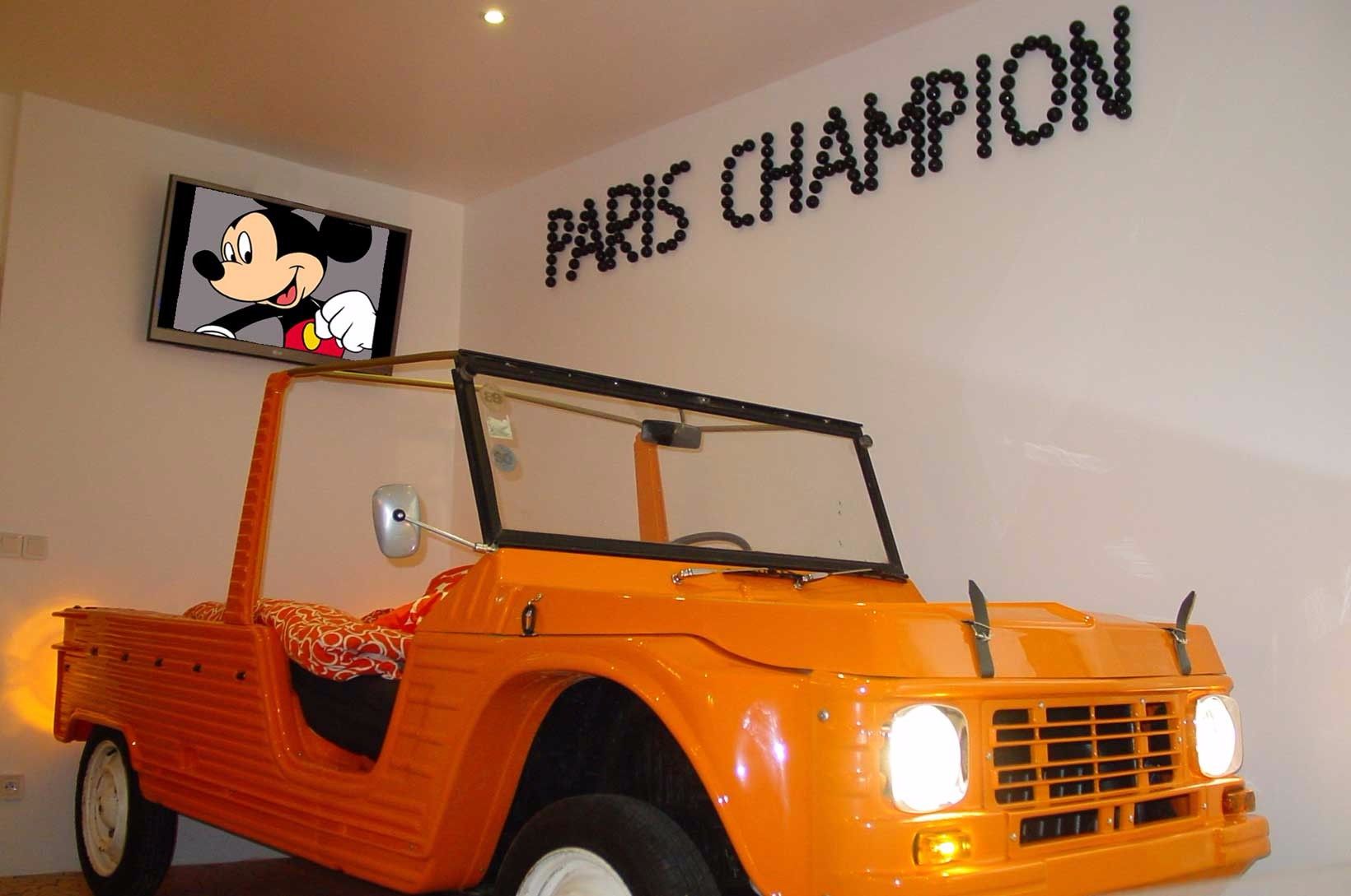 unusual-fun-hotel-paris